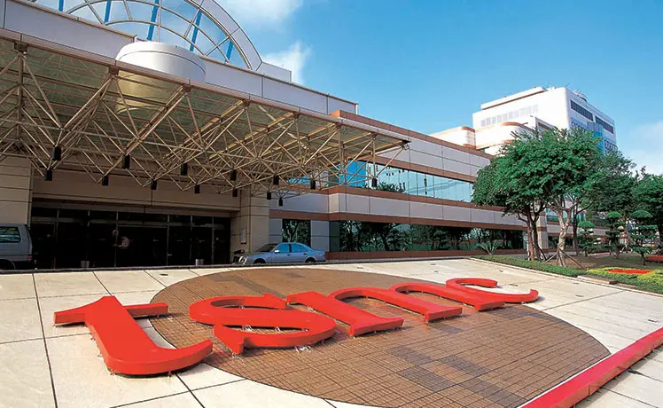 TSMC N7+ EUV Process Starts Shipping